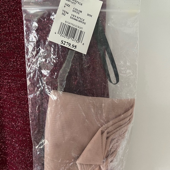 NWT David’s Bridal XSCAPE gown. Size 8 - Picture 4 of 16